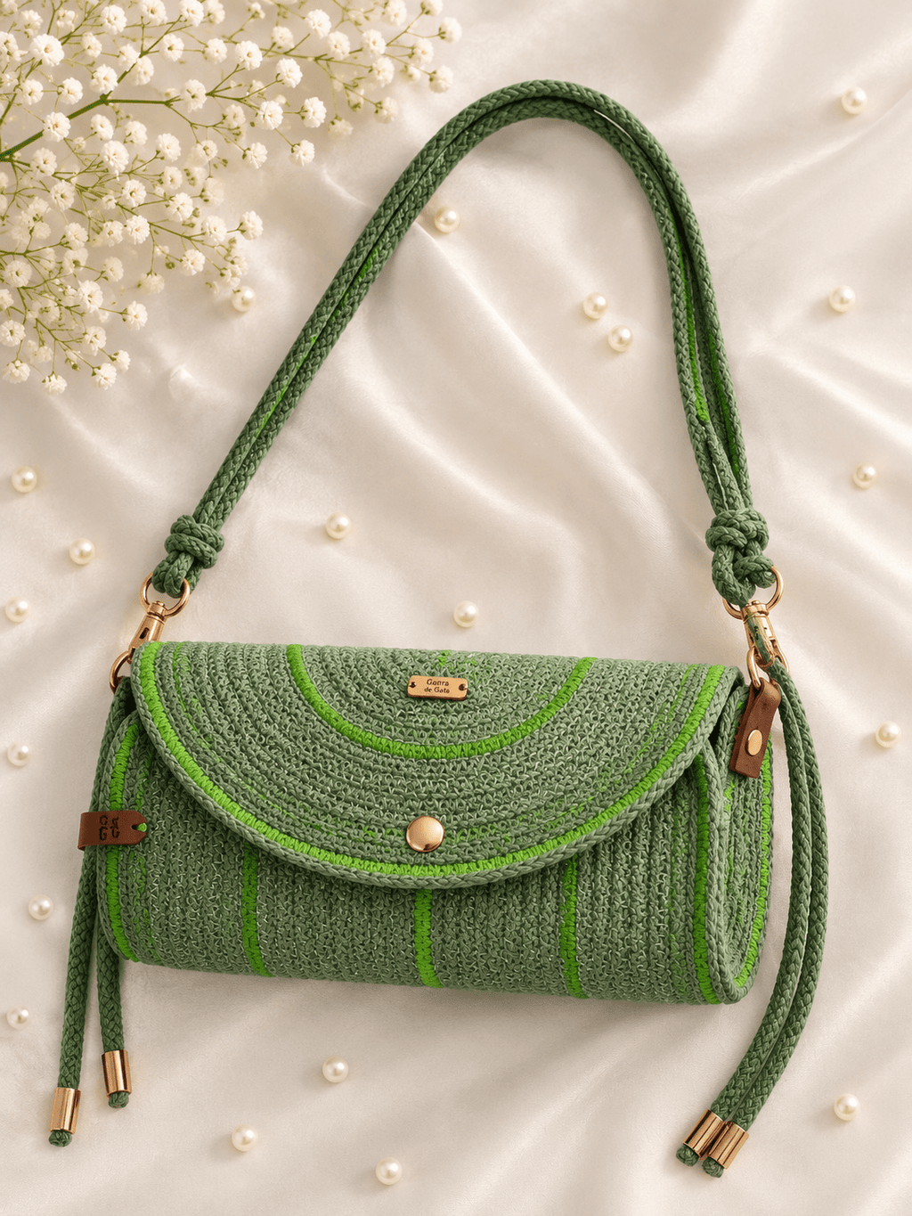 Aura Verde  Bolso artesanal hecho a mano - con cuerda de algodón y correa larga ajustable.