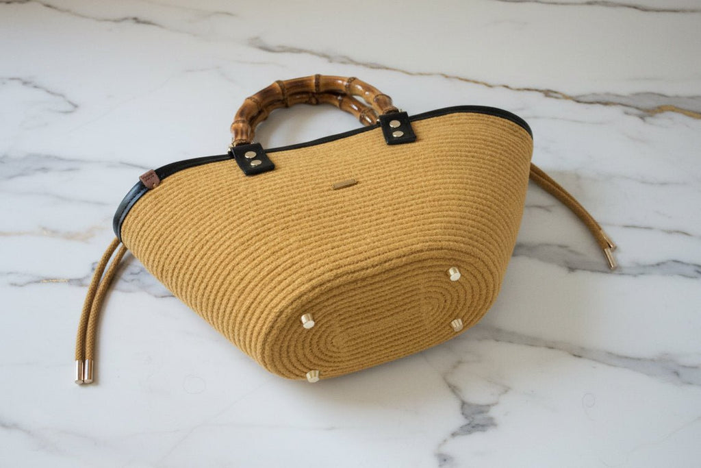  Parte inferior Bolso Ámbar | Bolso artesanal de cuerda de algodón con asas de bambú - Garra de gata